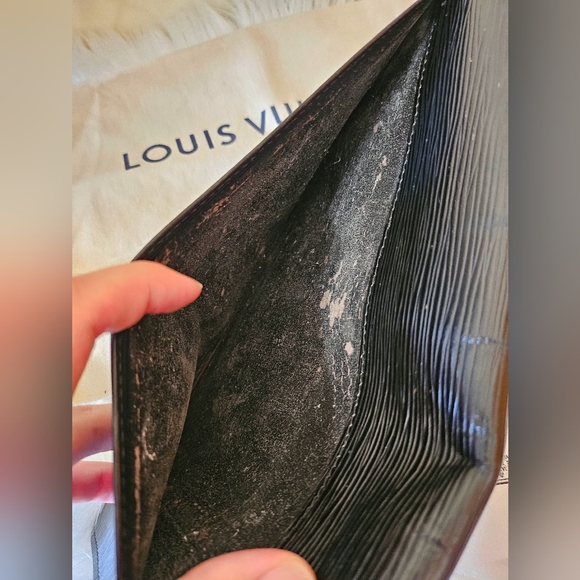 🖤 Louis Vuitton Epi Montaigne 🖤 - Picture 8 of 16